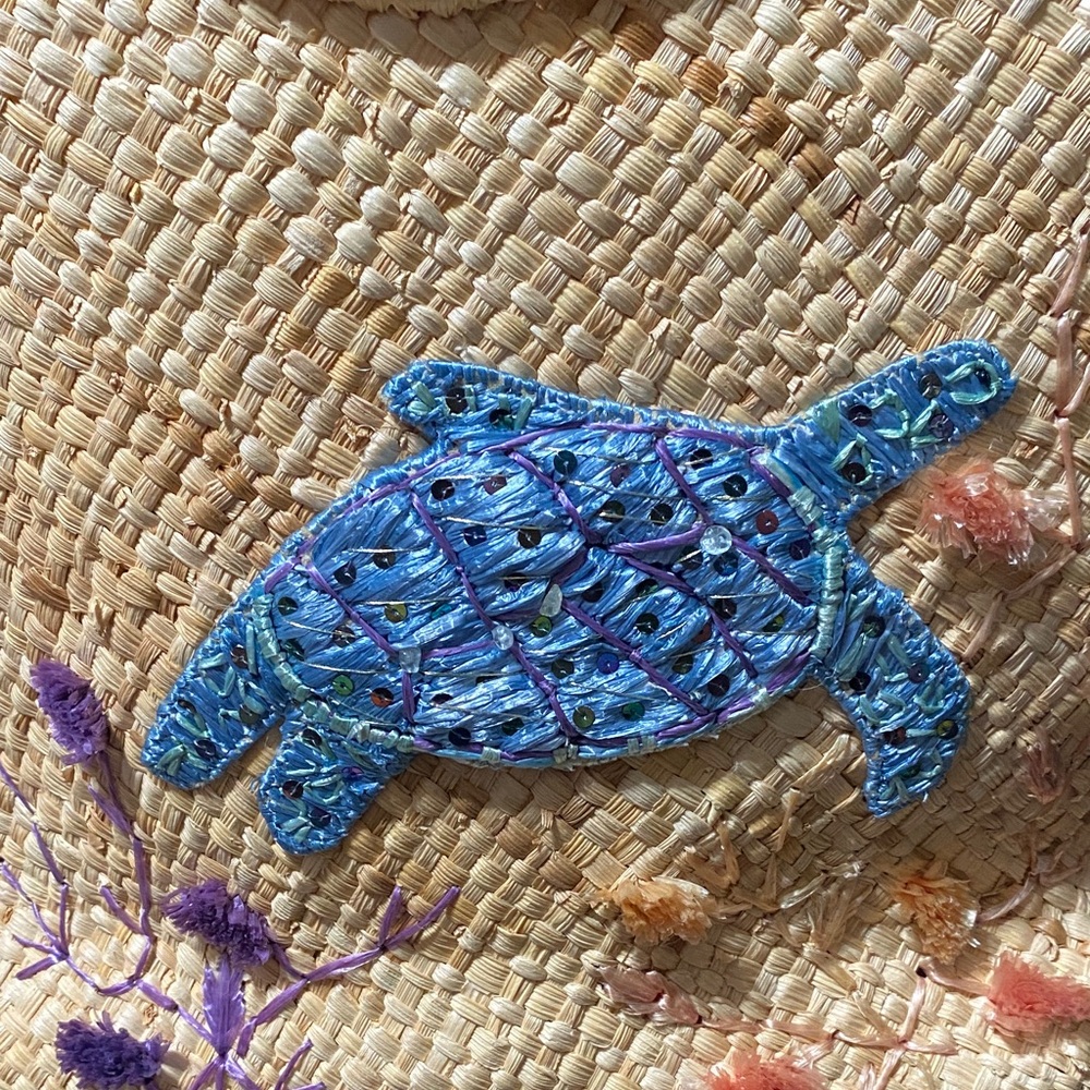 Vintage Straw Tote with Blue Turtle Design bag - Picture 5 of 16